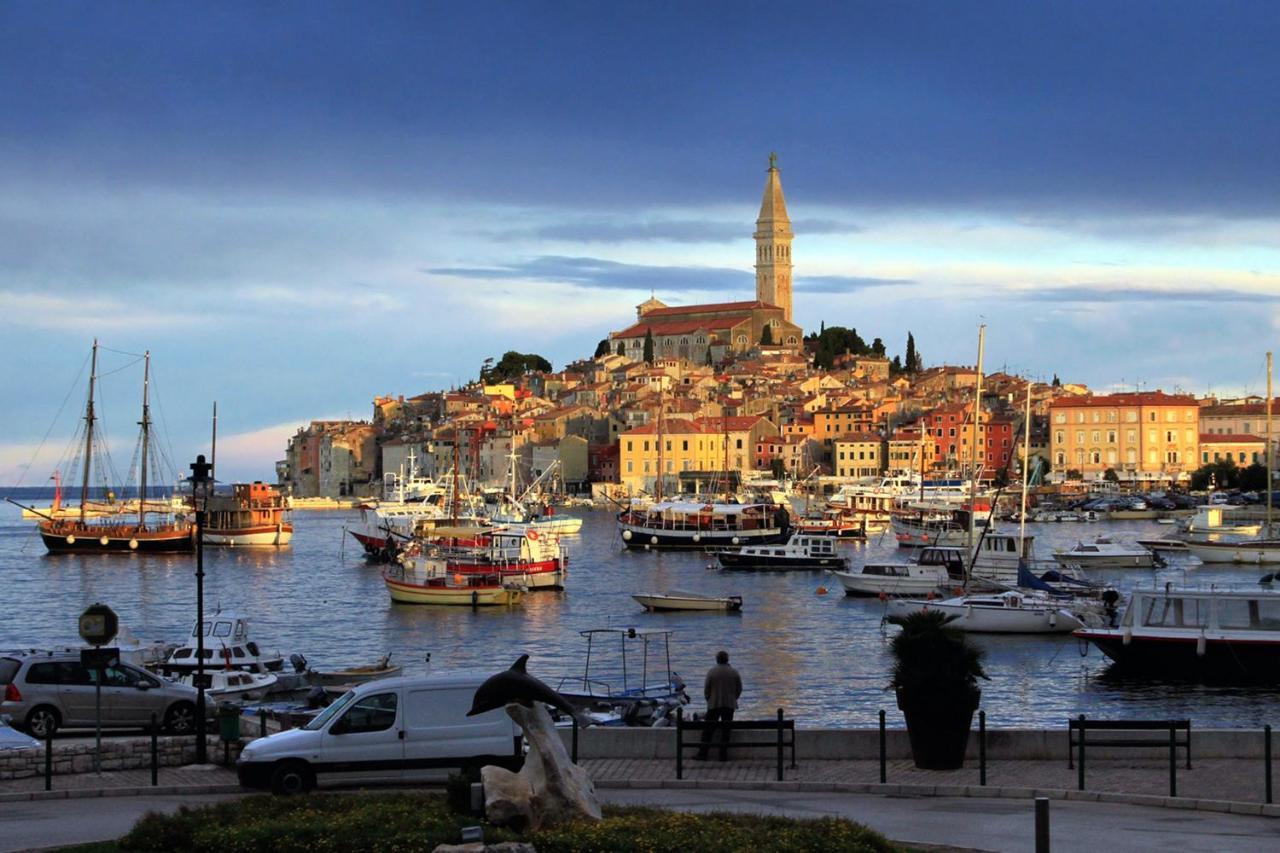 Apartment Apartments By The Sea Rovinj - 3373