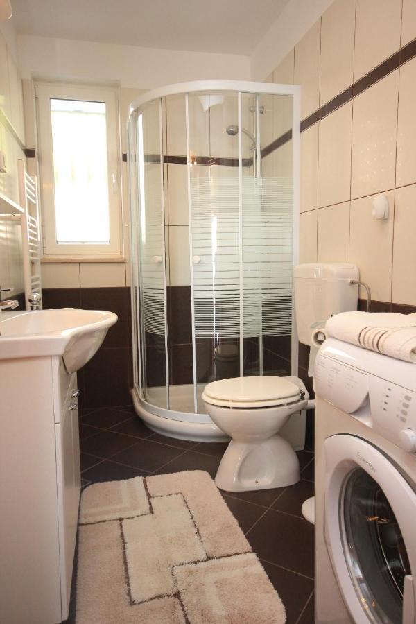 Apartment Apartments By The Sea Rovinj - 3373